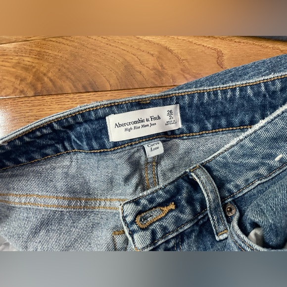 Abercrombie & Fitch High Rise Mom Jean CURVE LOVE - Picture 2 of 6